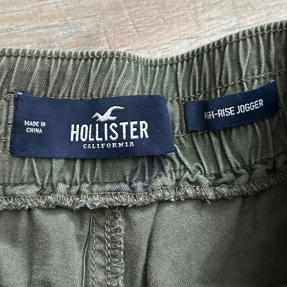 Hollister Light Green Camo Joggers - Picture 9 of 13